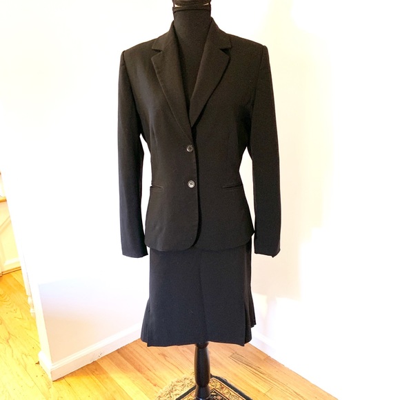Tahari Dresses & Skirts - Tahari black 3 piece suit. Size 10/12